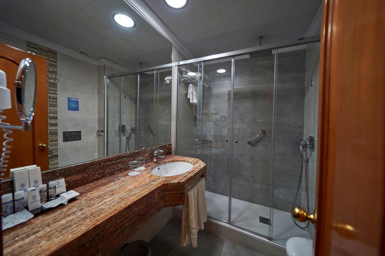 Zweibettzimmer mit Zustellbett, Meerblick und Balkon
